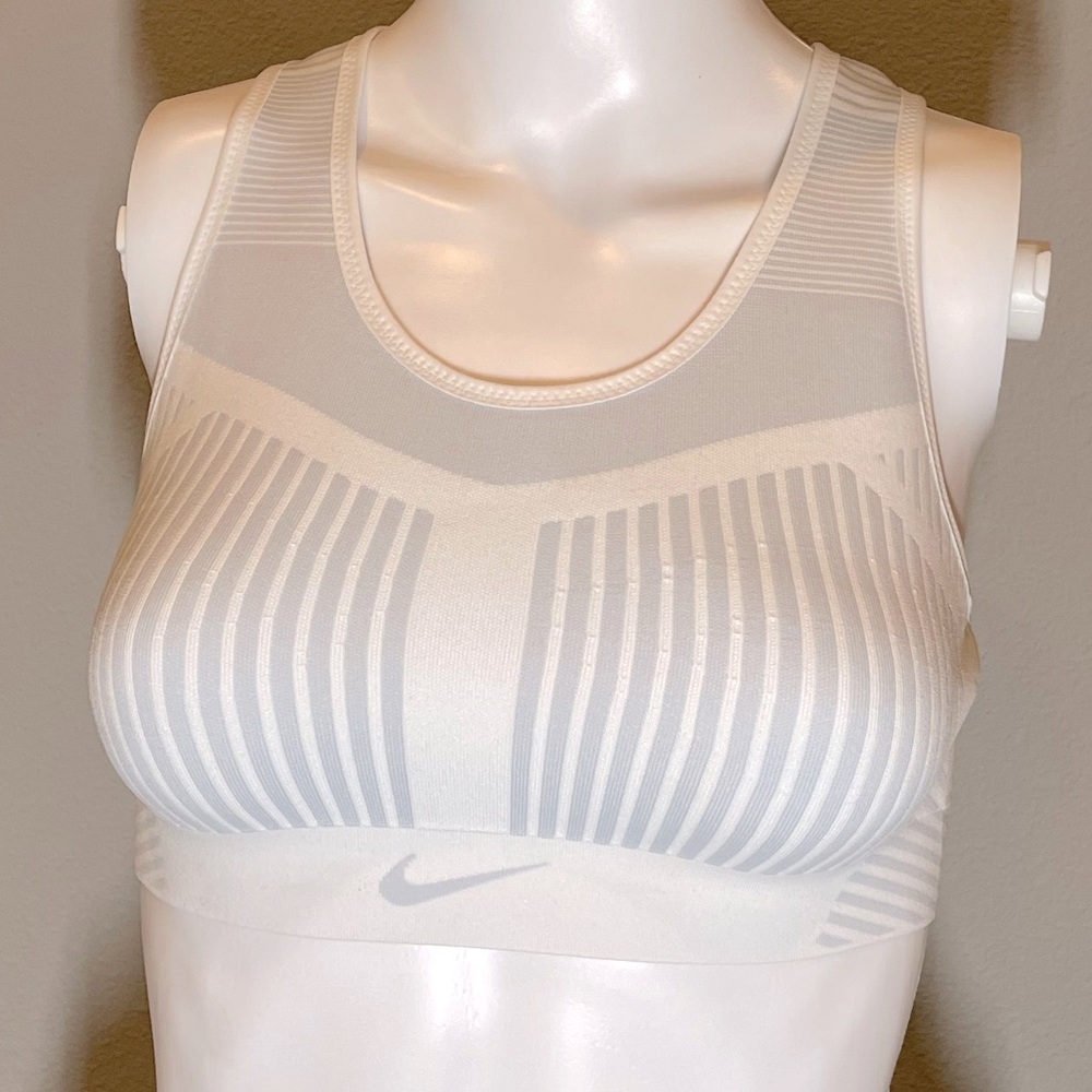 Nike Flyknit Sports-bra Size Small NWT